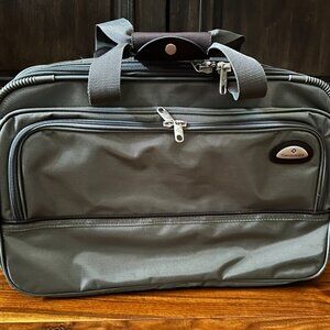 Samsonite ~14x20” Gray Soft Shell Shoulder Bag